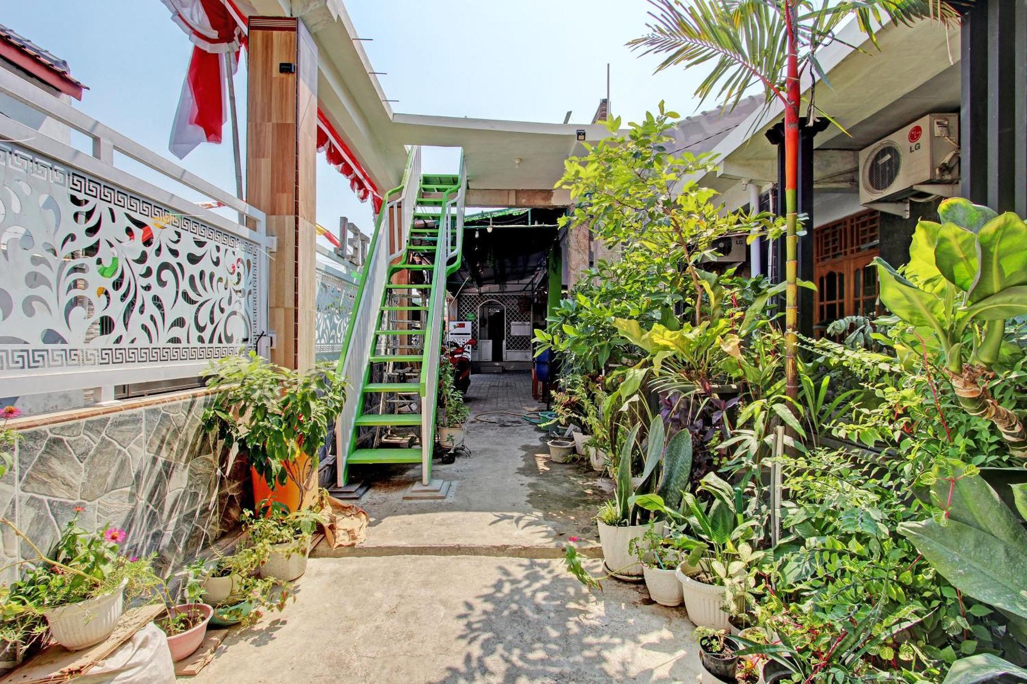 Capital O 92929 Hotel New Tirta Kencana Syariah Tegal  Extérieur photo